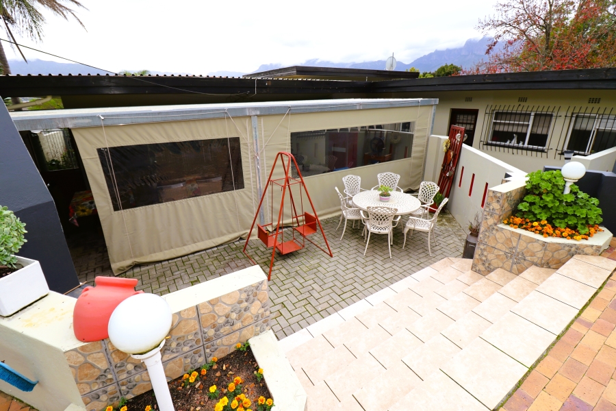 3 Bedroom Property for Sale in Uitsig Western Cape